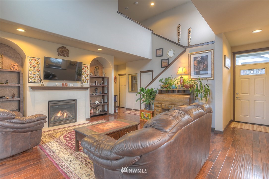 4752 Rochelle Street Southeast Lacey, WA 98503 - Photo 3 of 20 Gallery Image 3