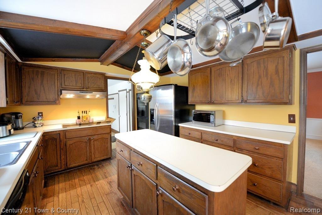 724 Stanford Circle Rochester, MI 48309 - Photo 36 of 50 Kitchen 6.jpg