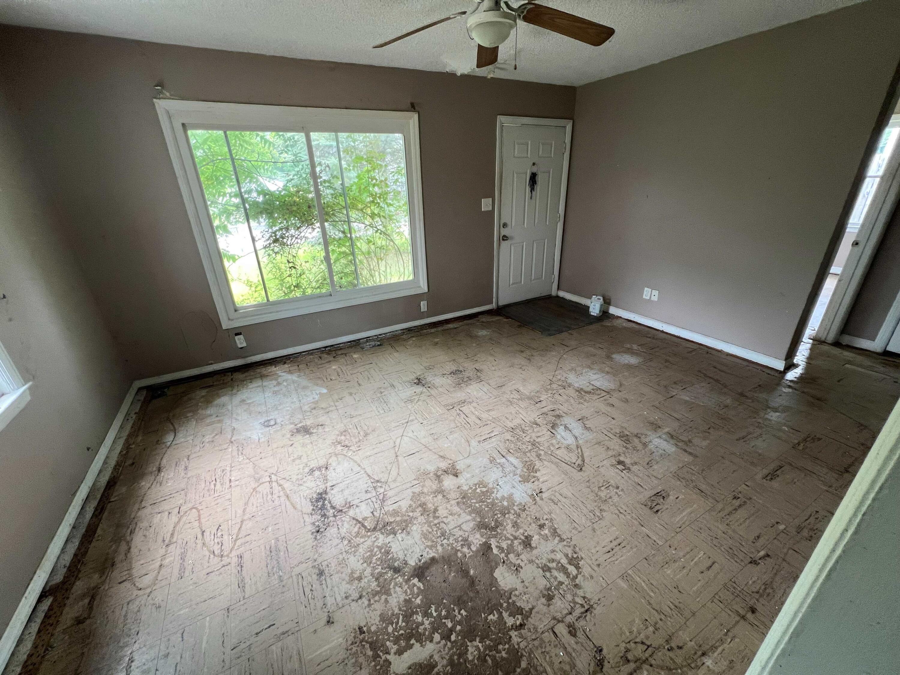 2386 Lindale Road Columbus, OH 43224 - Photo 11 of 12 IMG_3330