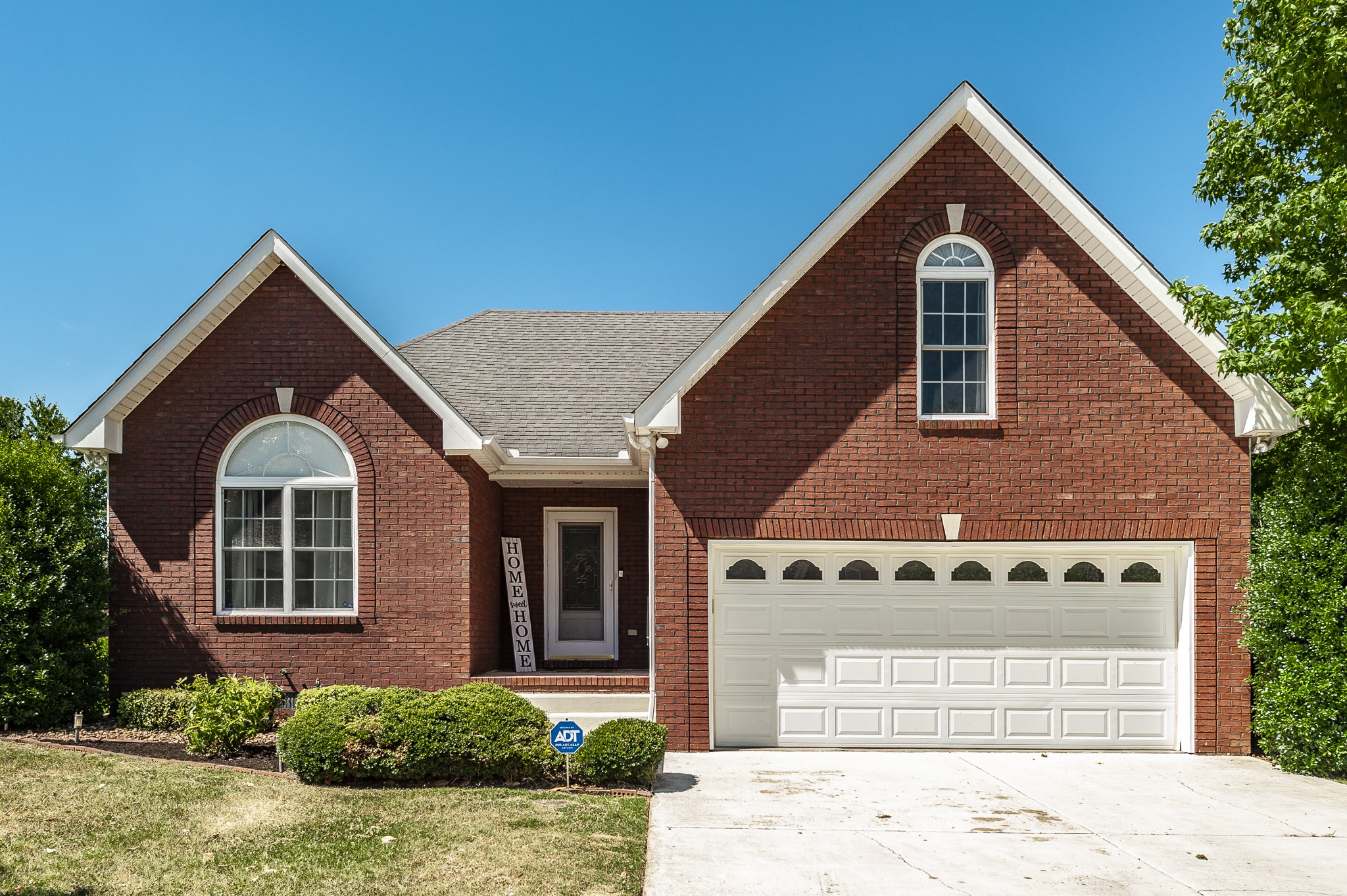 117 Foxrun Springfield, TN 37172 - Photo 1 of 35 Gallery Image 1