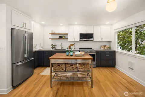 $650,000 | 3300 B West Government Way, Seattle, WA 98199