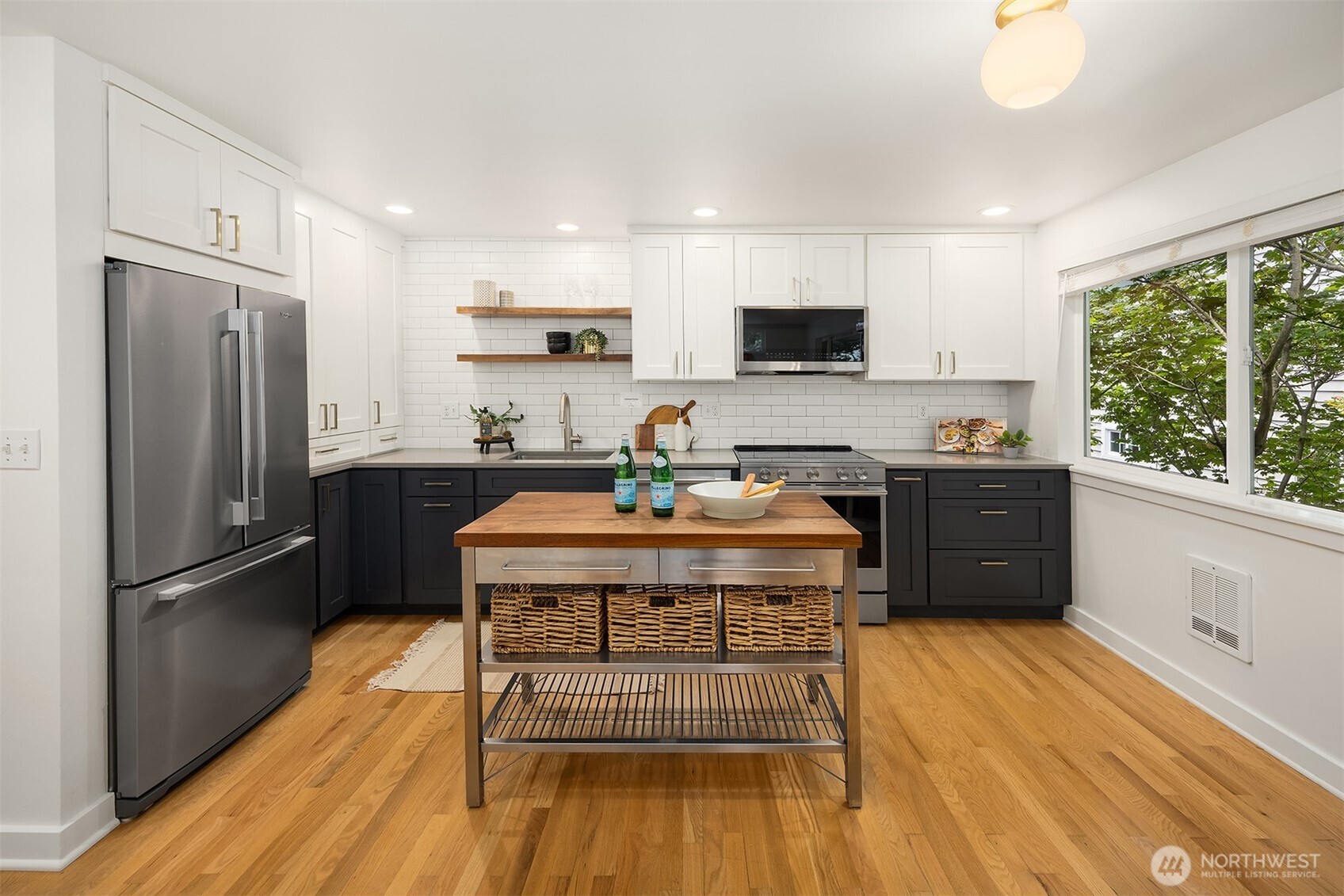 3300 B West Government Way Seattle, WA 98199 - Photo 5 of 23