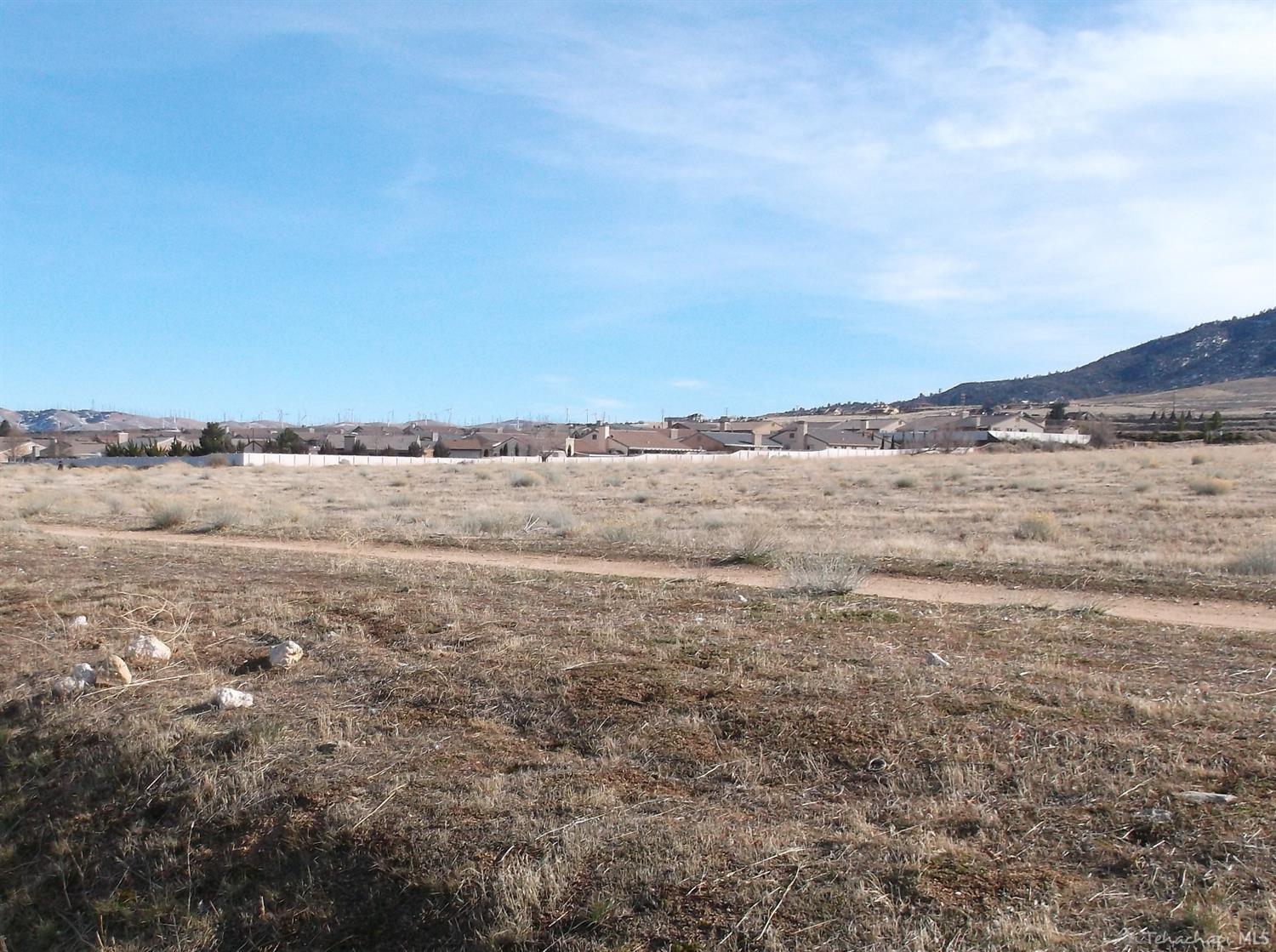 0 Pinon Street Tehachapi, CA 93561 - Photo 9 of 35 Adjacent homes to the east