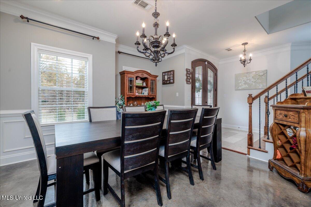 1296 Country Club Road Senatobia, MS 38668 - Photo 17 of 38 27-Dining room