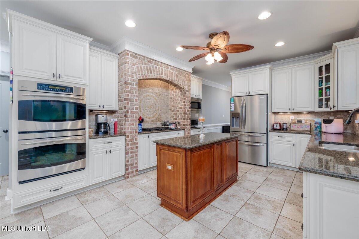 1296 Country Club Road Senatobia, MS 38668 - Photo 18 of 38 18-Kitchen