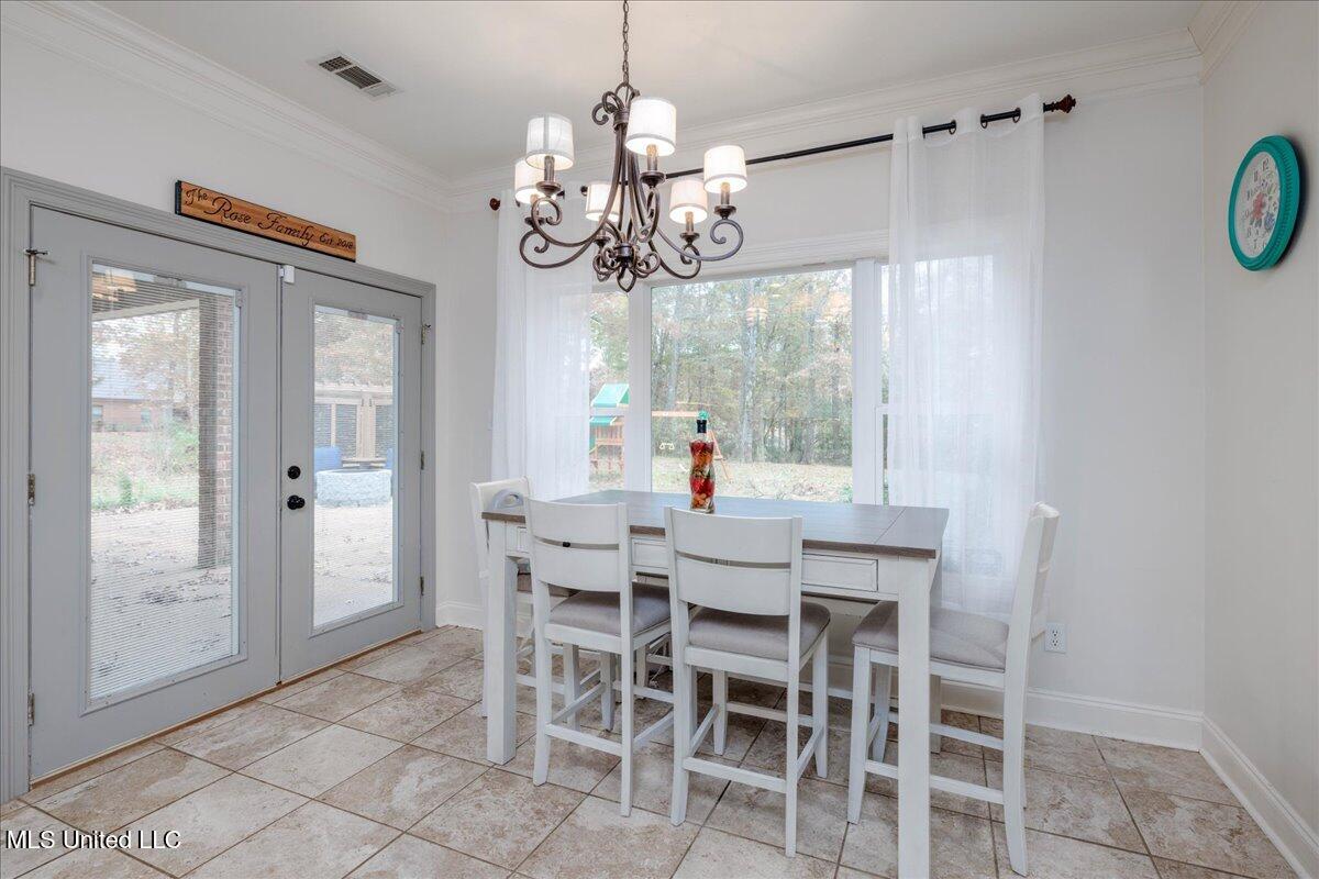 1296 Country Club Road Senatobia, MS 38668 - Photo 21 of 38 21-Breakfast area
