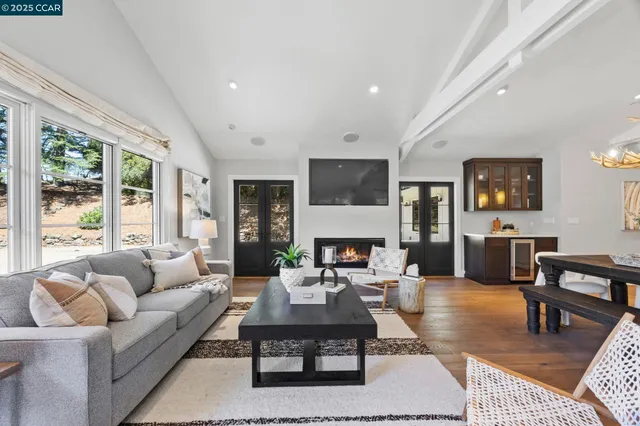 $1,829,000 | 10 Albo Court, Orinda, CA 94563