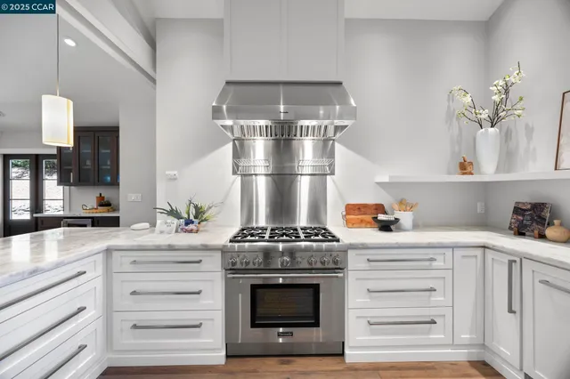 $1,829,000 | 10 Albo Court, Orinda, CA 94563