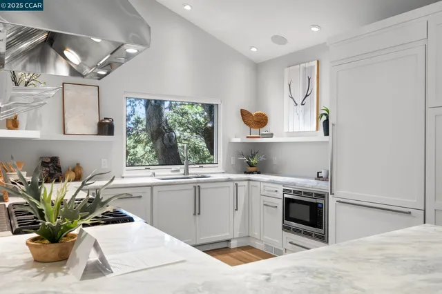 $1,829,000 | 10 Albo Court, Orinda, CA 94563