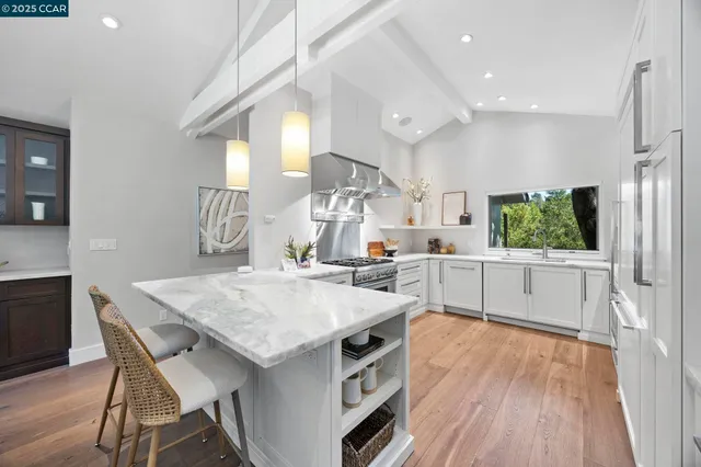 $1,829,000 | 10 Albo Court, Orinda, CA 94563