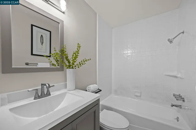 $1,829,000 | 10 Albo Court, Orinda, CA 94563