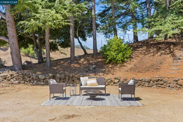 $1,829,000 | 10 Albo Court, Orinda, CA 94563