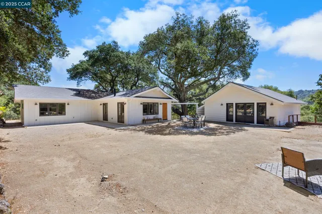 $1,829,000 | 10 Albo Court, Orinda, CA 94563