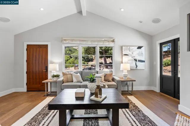 $1,829,000 | 10 Albo Court, Orinda, CA 94563