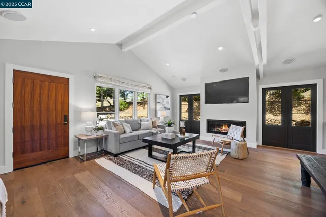 $1,829,000 | 10 Albo Court, Orinda, CA 94563