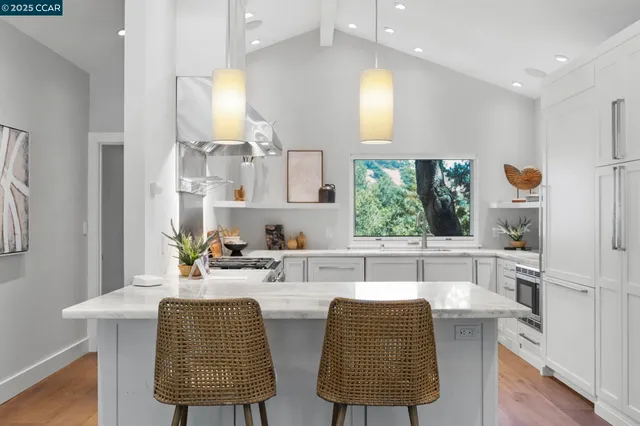 $1,829,000 | 10 Albo Court, Orinda, CA 94563
