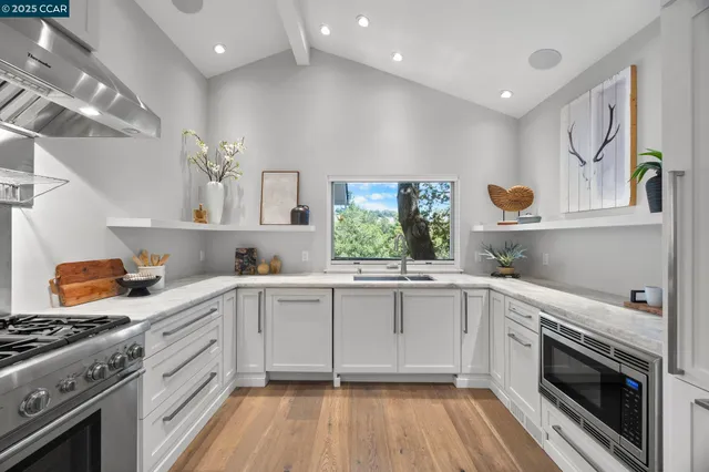 $1,829,000 | 10 Albo Court, Orinda, CA 94563