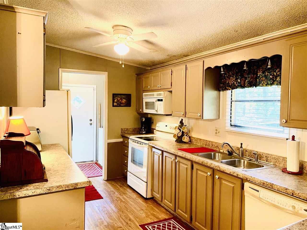 35 Lakeview Road Fountain Inn, SC 29644 - Photo 7 of 21