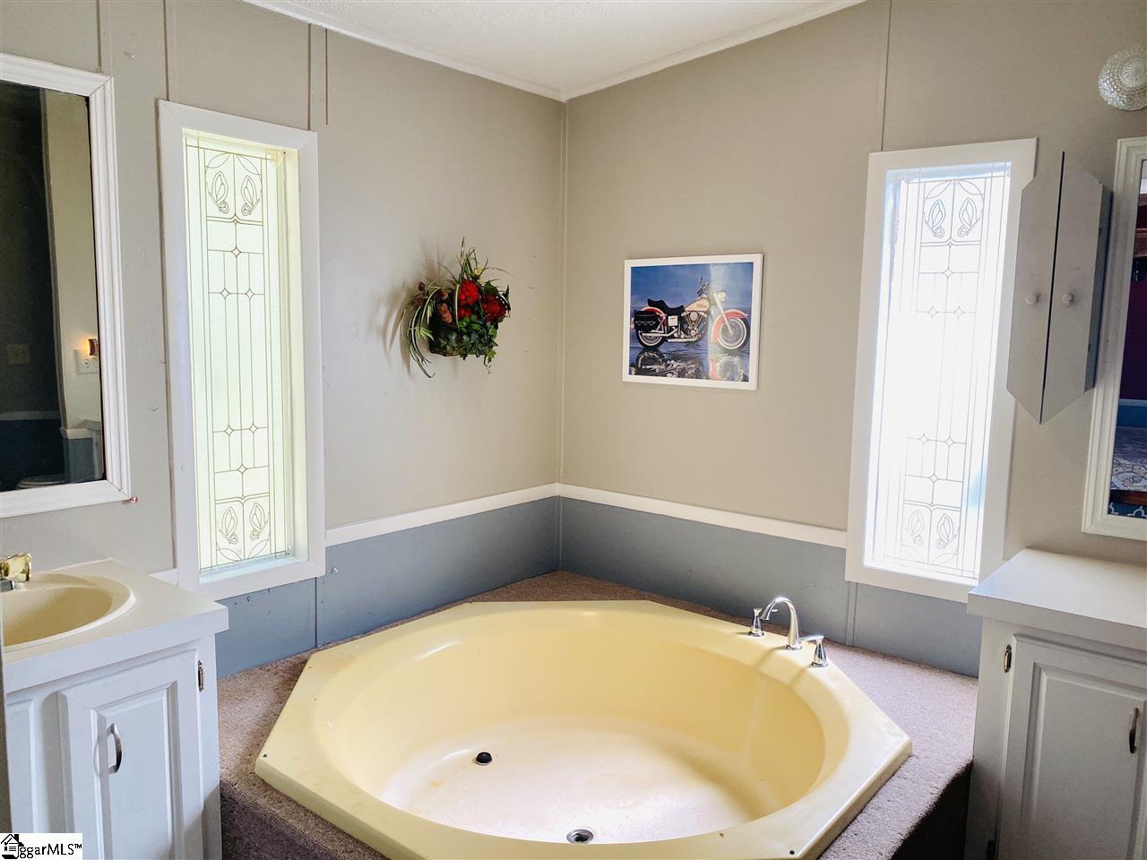 35 Lakeview Road Fountain Inn, SC 29644 - Photo 9 of 21
