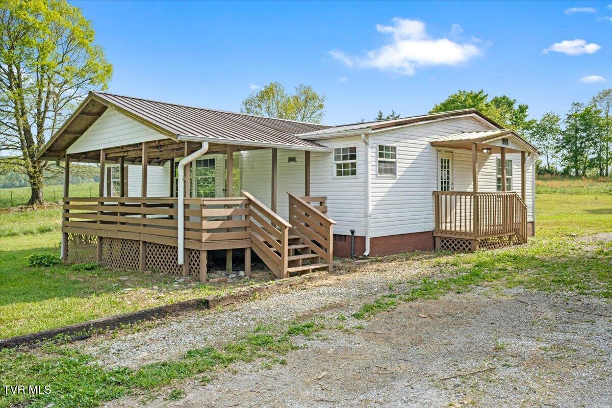 480 Russell Hill Road Speedwell, TN 37870 - Photo 2 of 37 03-128A5589