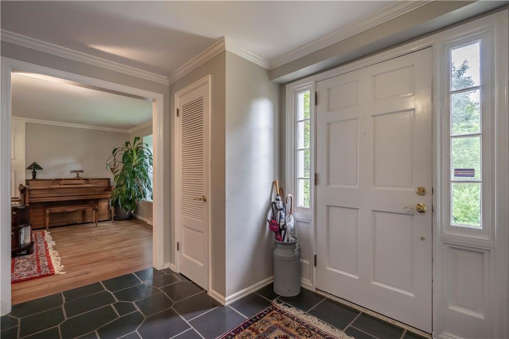 709 Pinetree Road Pittsburgh, PA 15243 - Photo 2 of 25 Gallery Image 2