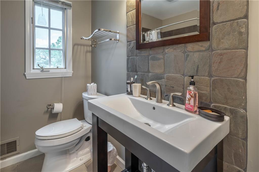 709 Pinetree Road Pittsburgh, PA 15243 - Photo 22 of 25 Gallery Image 22