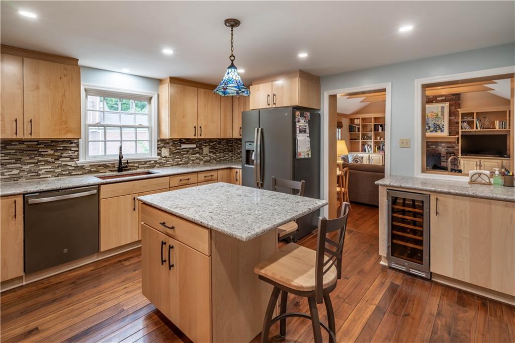 709 Pinetree Road Pittsburgh, PA 15243 - Photo 6 of 25 Gallery Image 6
