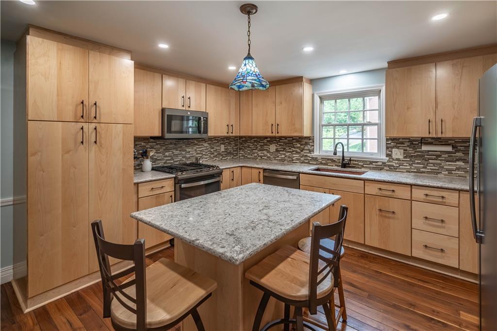 709 Pinetree Road Pittsburgh, PA 15243 - Photo 7 of 25 Gallery Image 7