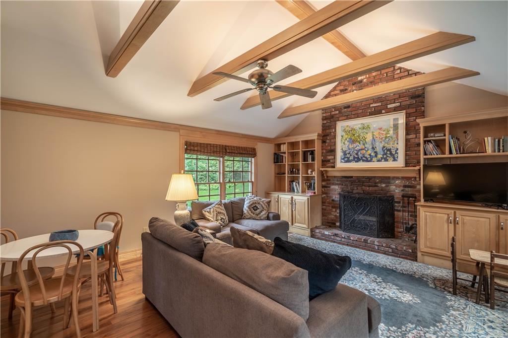 709 Pinetree Road Pittsburgh, PA 15243 - Photo 9 of 25 Gallery Image 9