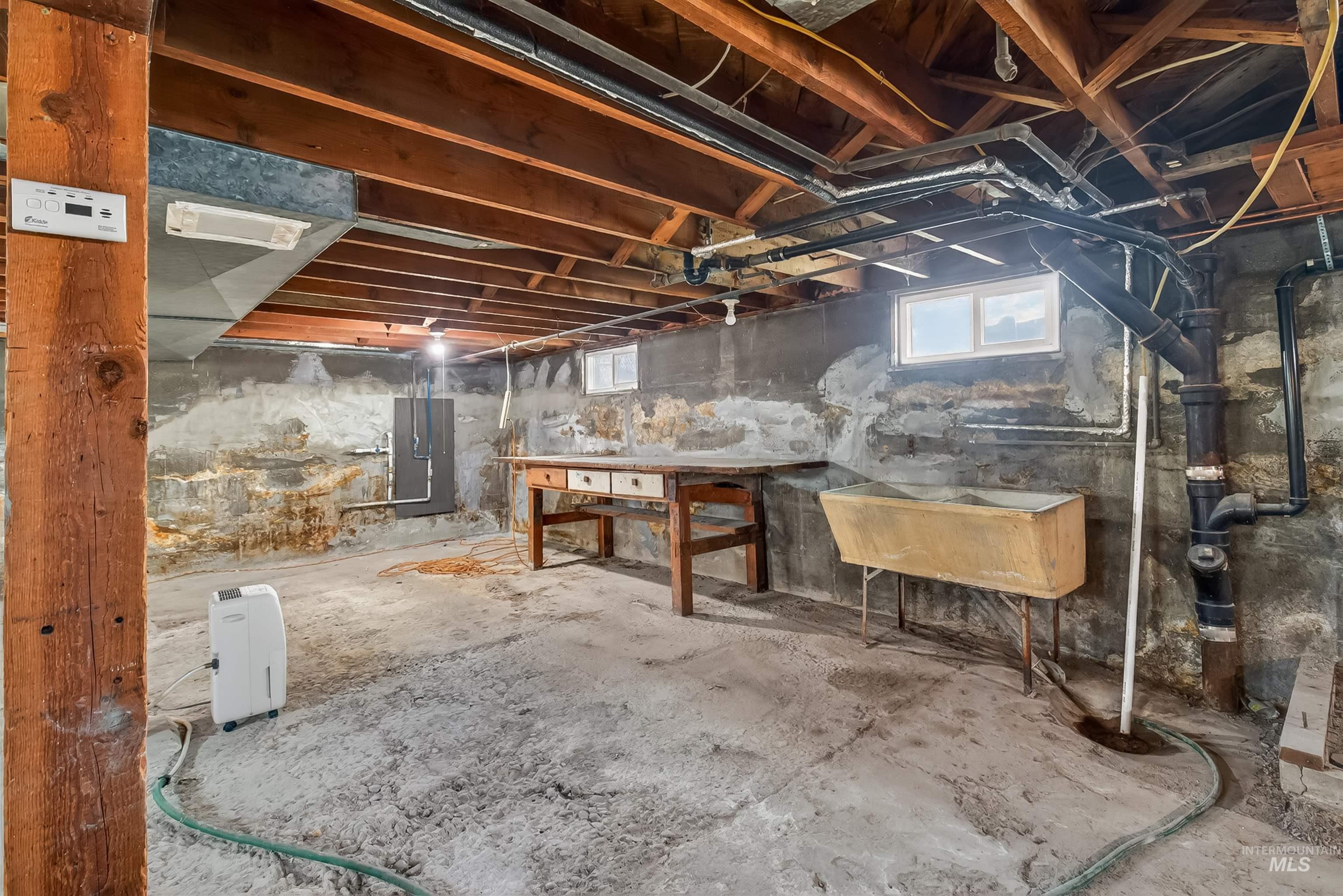 921 3rd Street Clarkston, WA 99403 - Photo 22 of 39 Below grade area with electric panel