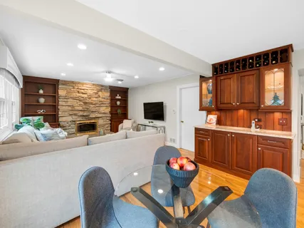 $899,000 | 3066 Knollwood Lane, Glenview, IL 60025