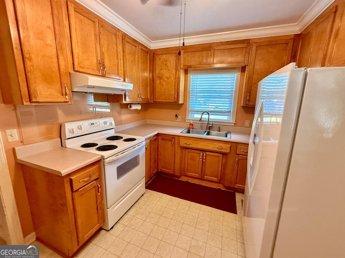 313 Forrest Avenue Adel, GA 31620 - Photo 2 of 12