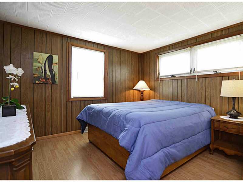 23 Angell Road Narragansett, RI 02882 - Photo 9 of 20 Bedroom. This is the largest of the 3 bedrooms.