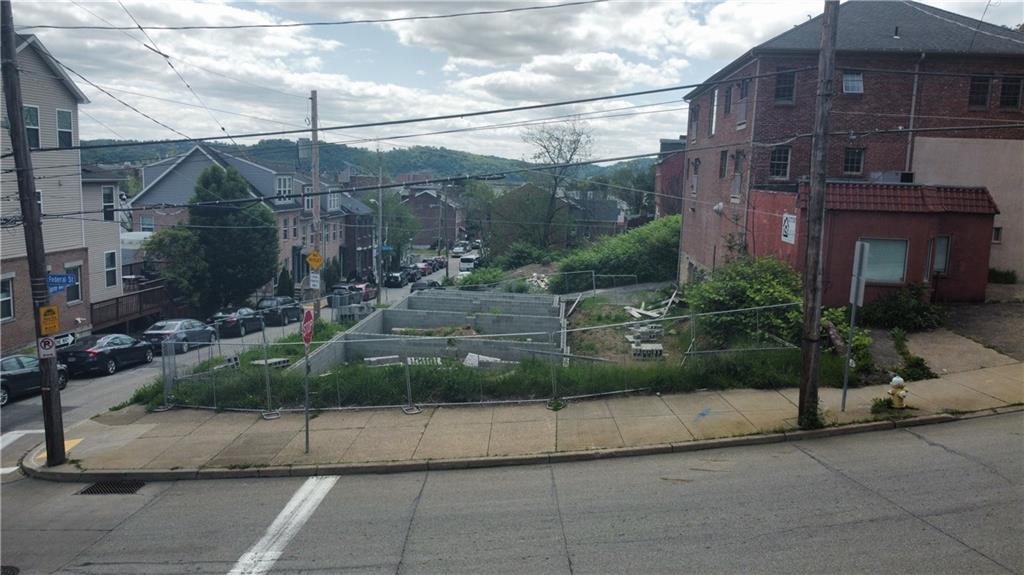 6 Alpine Avenue Pittsburgh, PA 15212 - Photo 3 of 17 a view of a pathway along a building