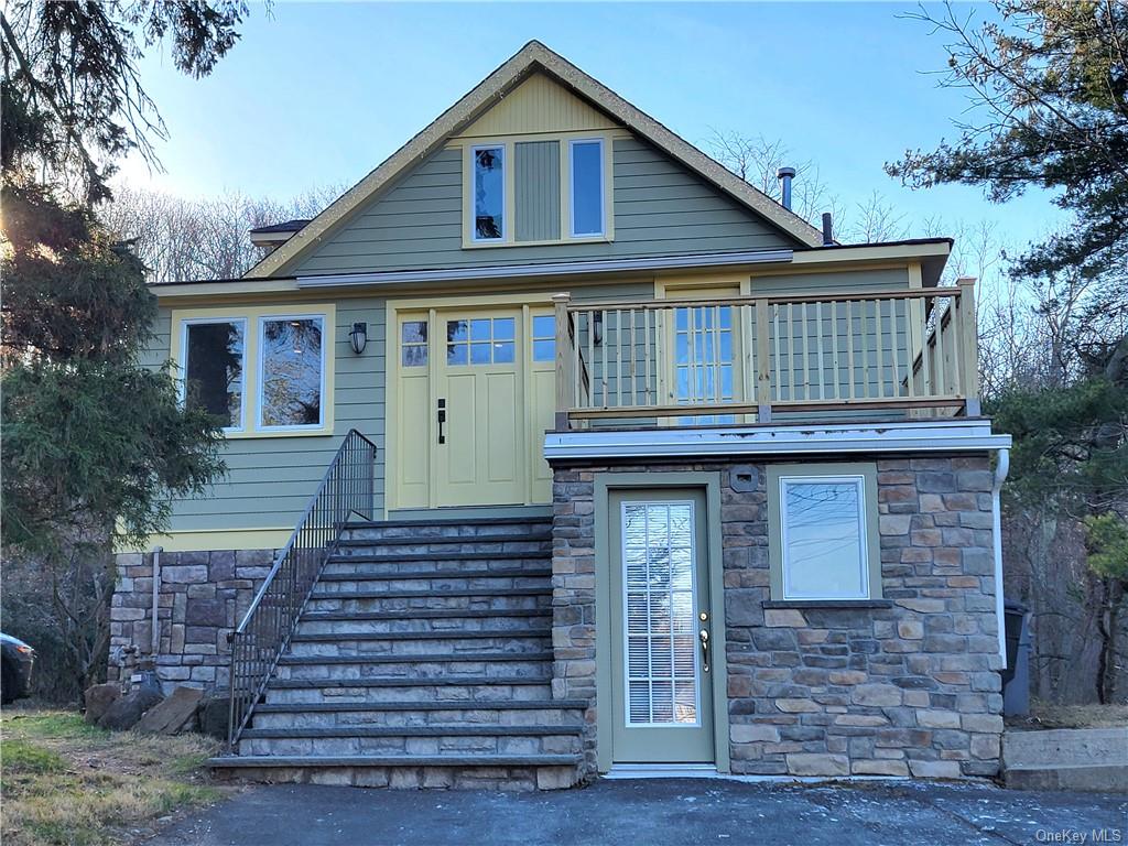 561 Mountainview Avenue, Valley Cottage, NY 10989 Compass