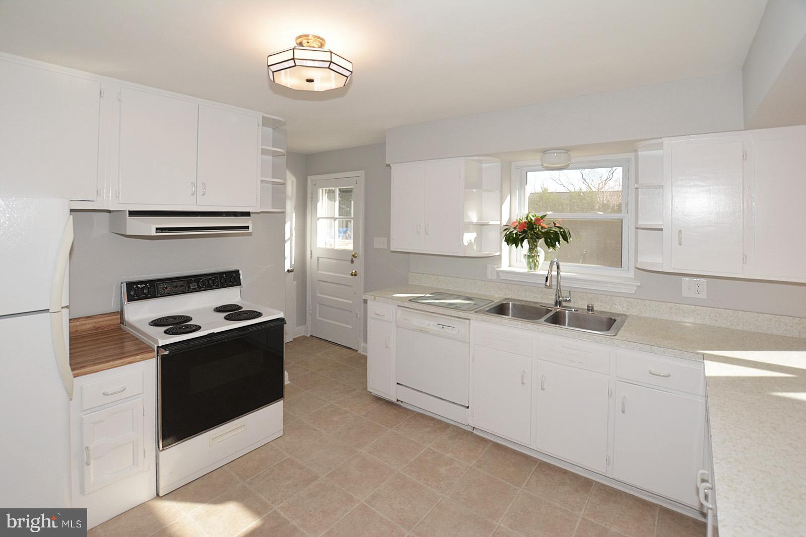 5905 Grayson Street Springfield, VA 22150 - Photo 11 of 33
