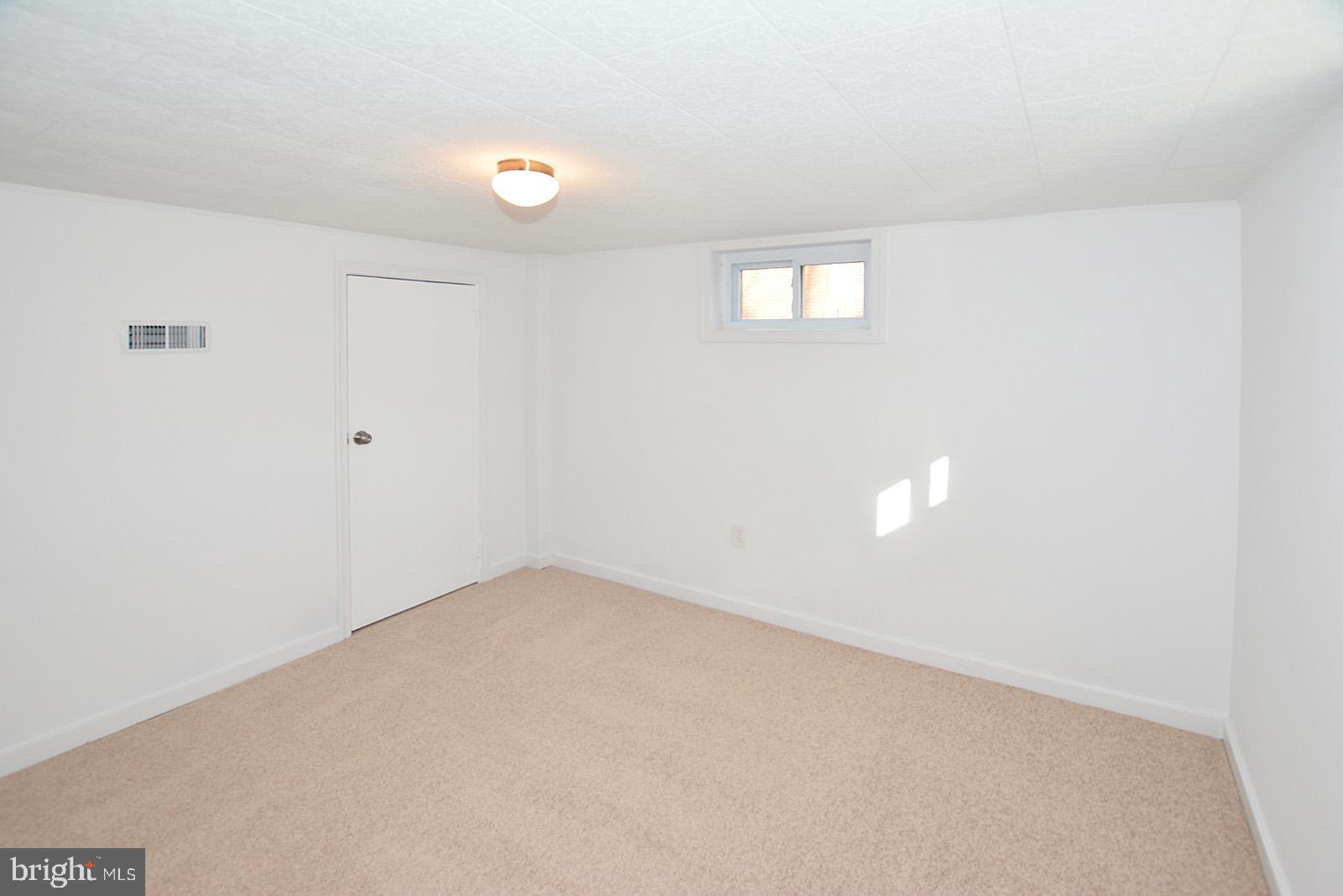 5905 Grayson Street Springfield, VA 22150 - Photo 3 of 33