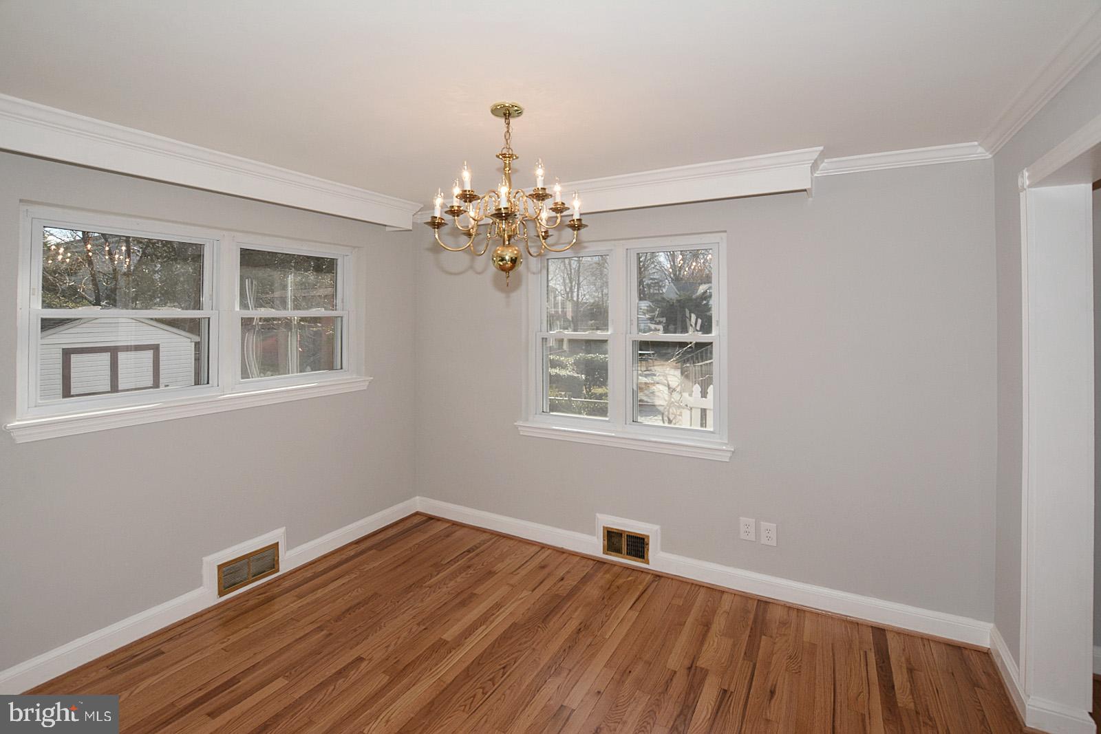5905 Grayson Street Springfield, VA 22150 - Photo 5 of 33