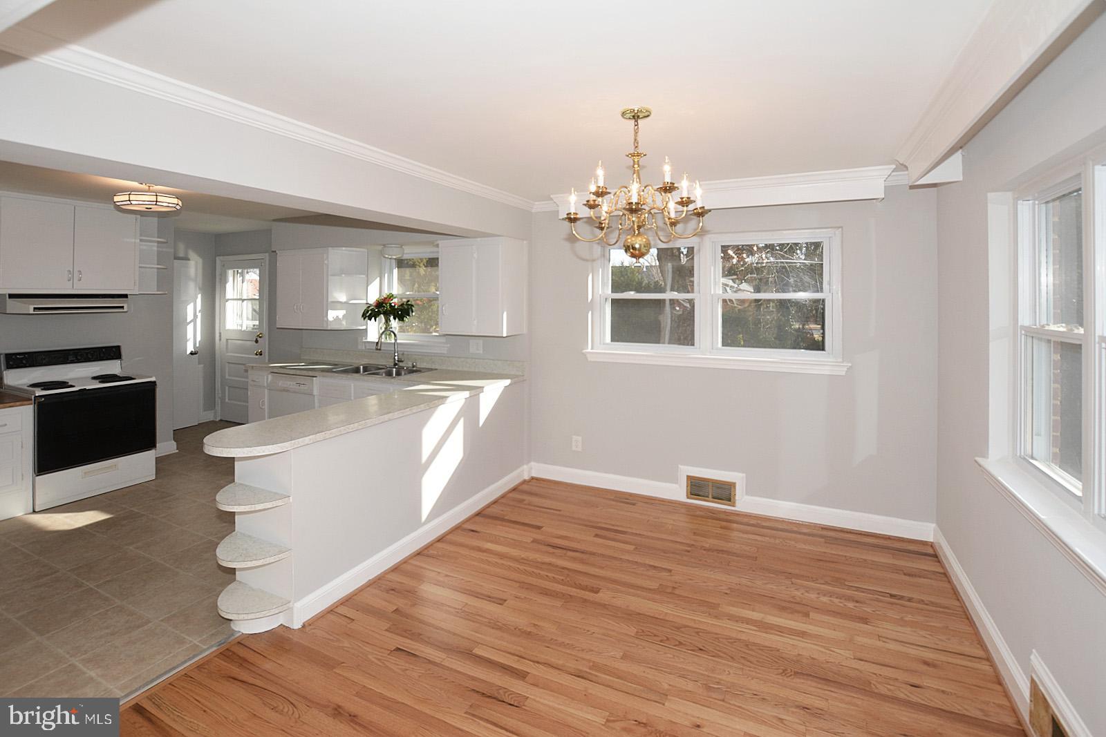 5905 Grayson Street Springfield, VA 22150 - Photo 7 of 33
