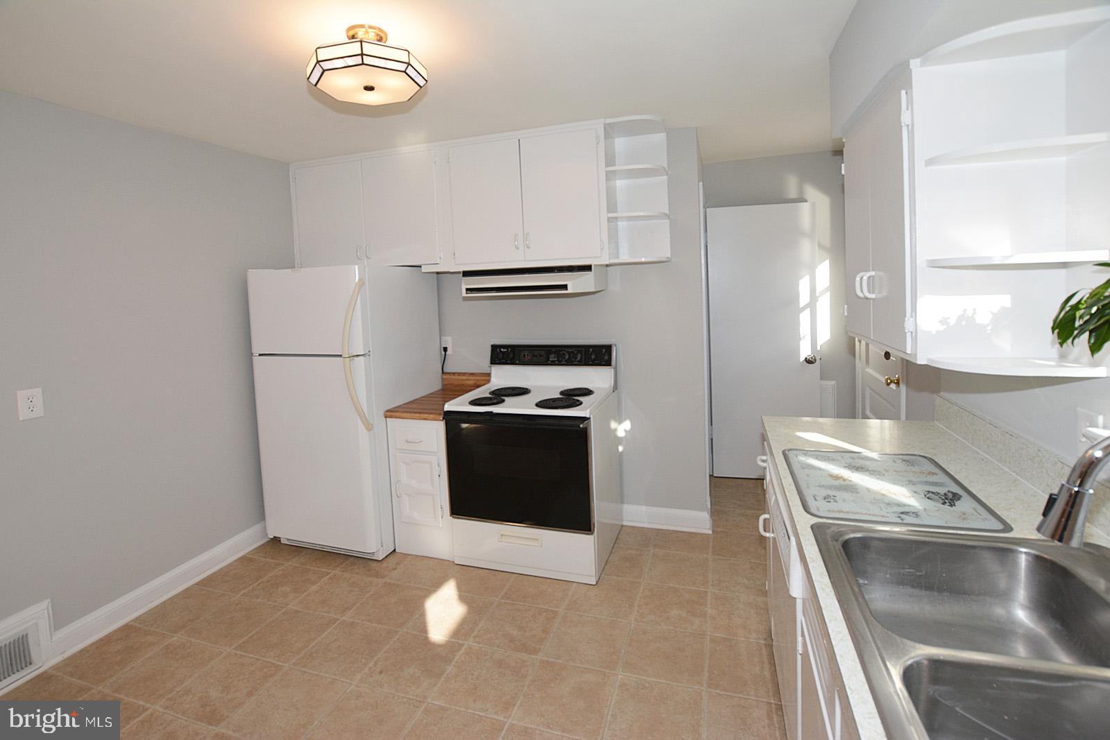 5905 Grayson Street Springfield, VA 22150 - Photo 10 of 33