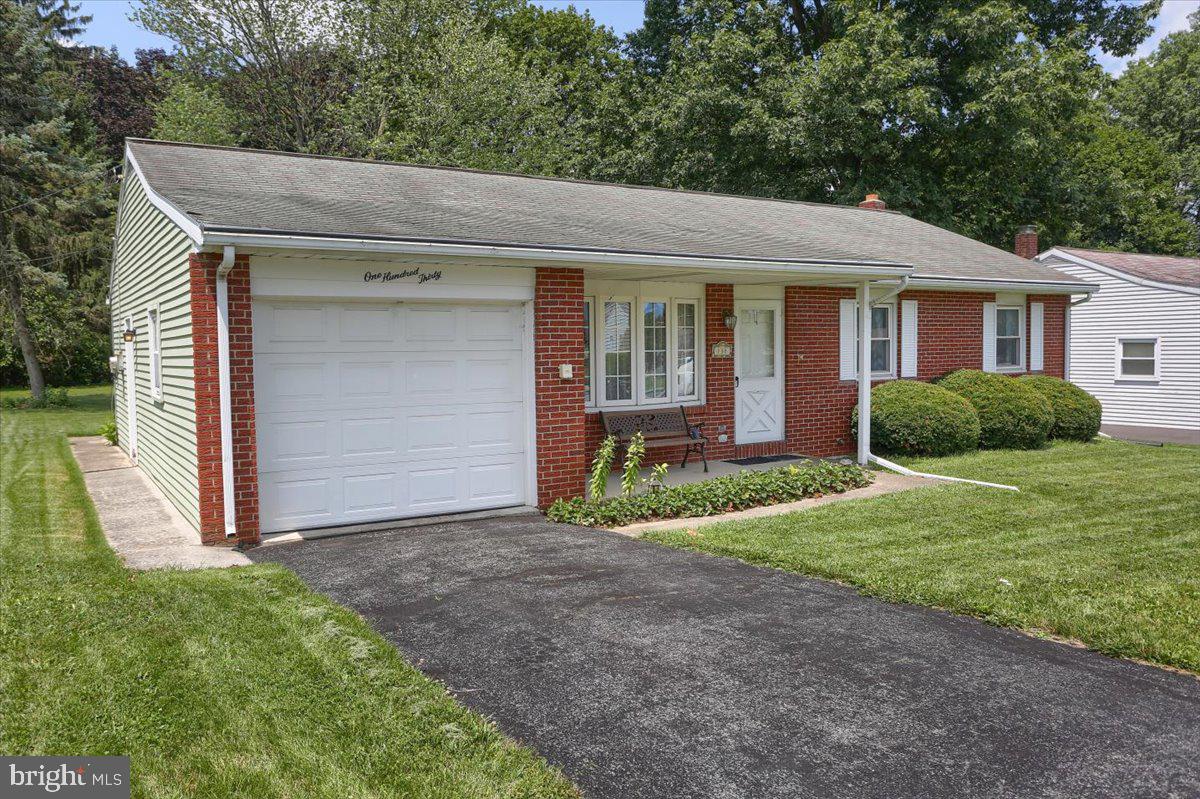 130 South Oak Street Lititz, PA 17543 - Photo 2 of 12 Front