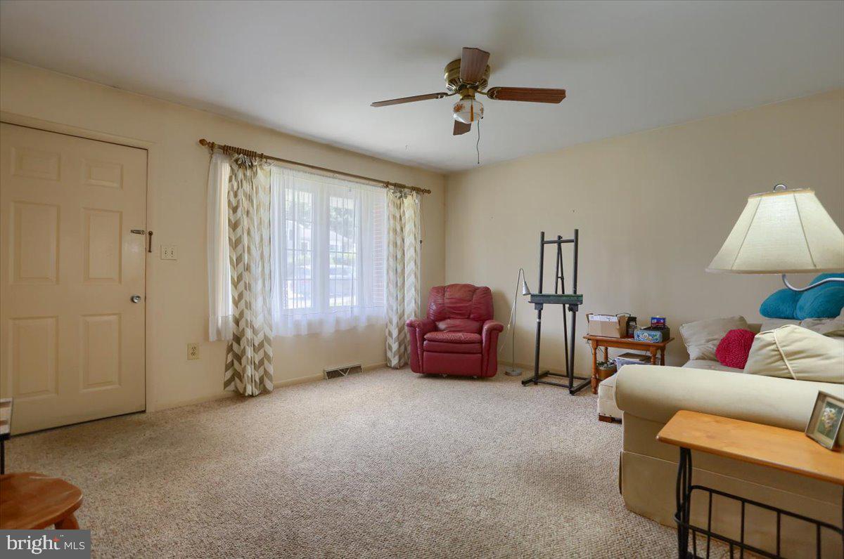 130 South Oak Street Lititz, PA 17543 - Photo 5 of 12 Living Room