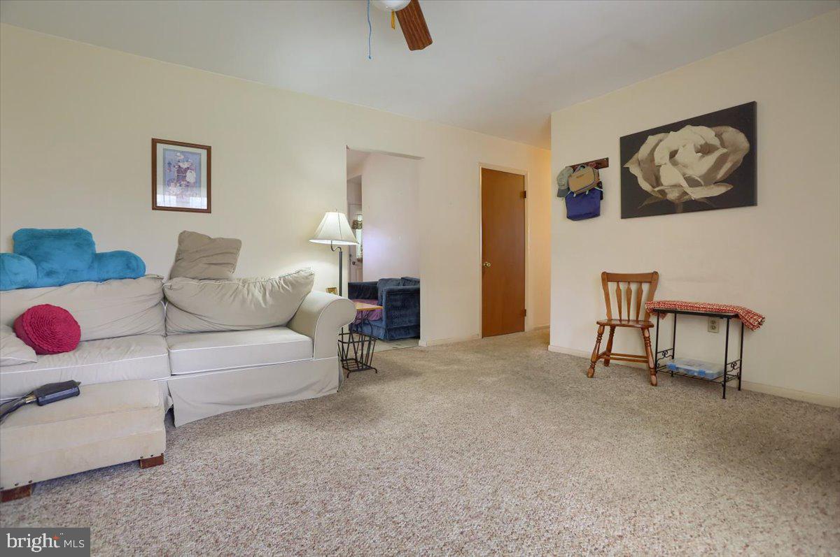 130 South Oak Street Lititz, PA 17543 - Photo 6 of 12 Living Room