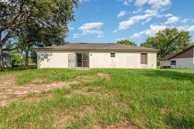 a view of a house with a yard