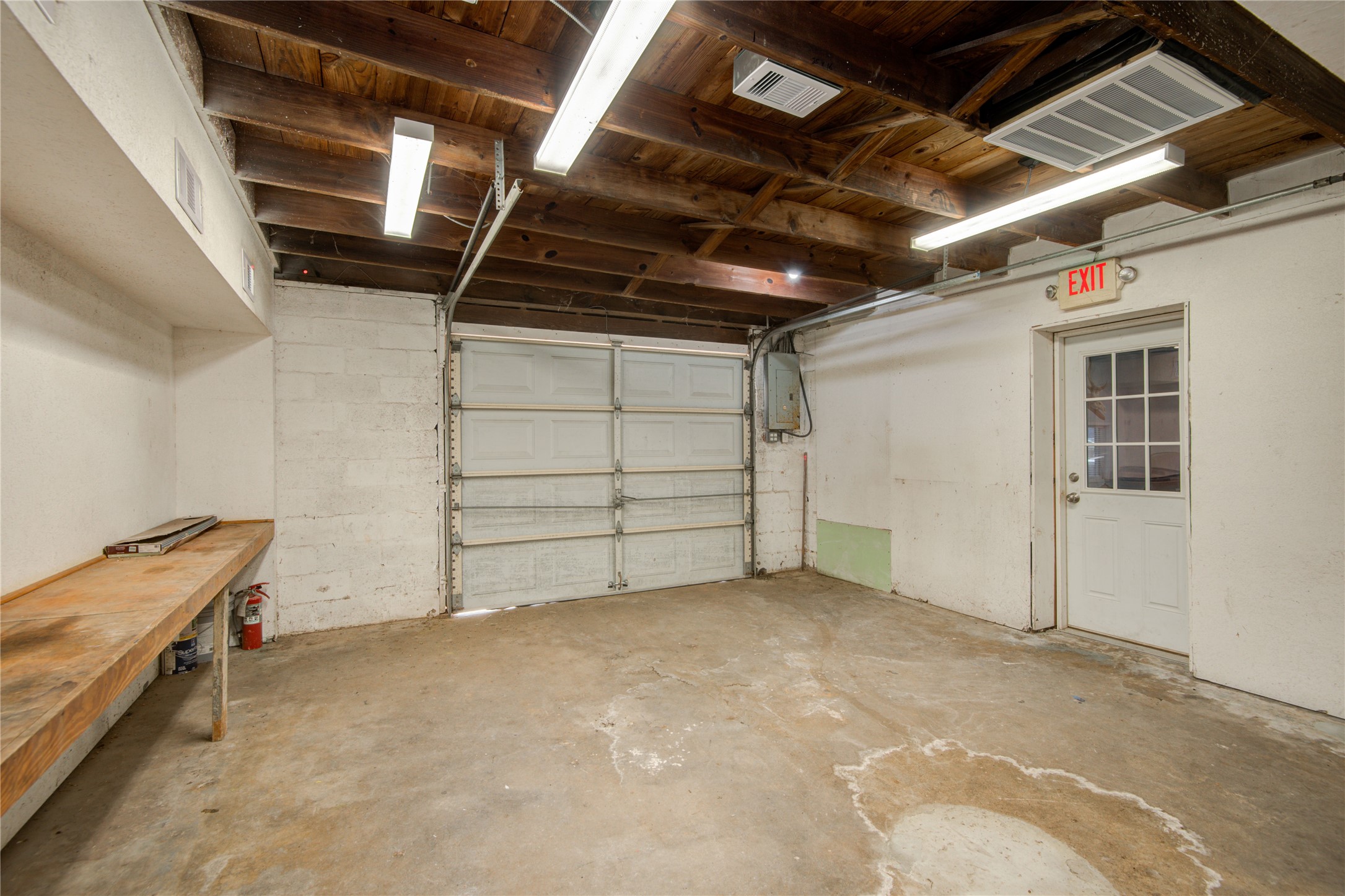 327 South Main Street Clute, TX 77531 - Photo 6 of 31 a view of room