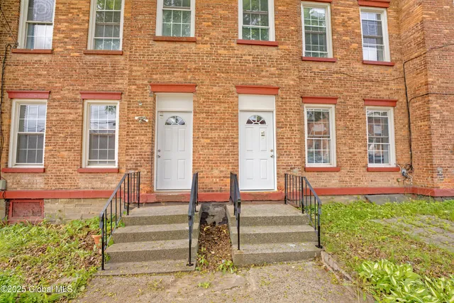 $1,350 | 36b Vliet Street, Unit A1, Cohoes, NY 12047