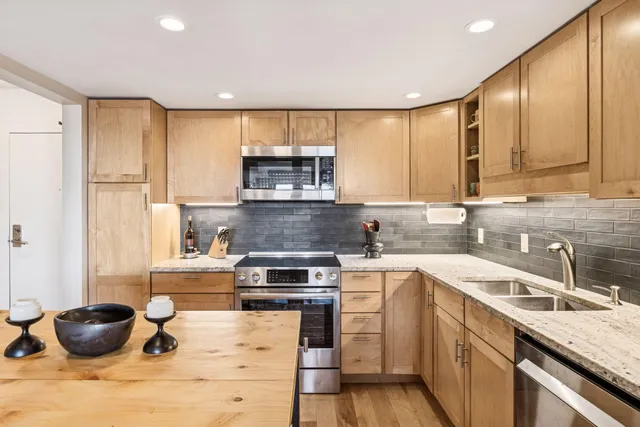 $319,900 | 110 1st Avenue Northeast, Unit F803, Minneapolis, MN 55413