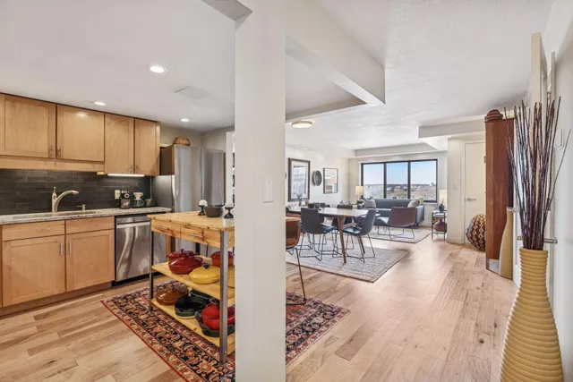 $319,900 | 110 1st Avenue Northeast, Unit F803, Minneapolis, MN 55413