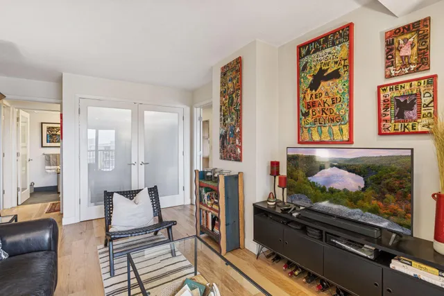 $319,900 | 110 1st Avenue Northeast, Unit F803, Minneapolis, MN 55413