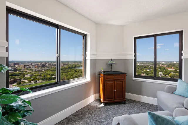 $319,900 | 110 1st Avenue Northeast, Unit F803, Minneapolis, MN 55413